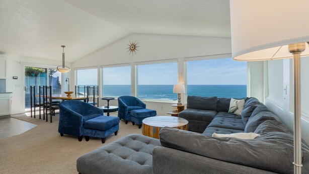 House, Multiple Beds (Lawton's View) | Living room - Lawton's View (Lincoln City)