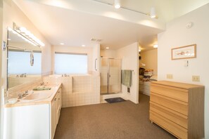 Talo, useita sänkyjä (Manzanita Vacation Rental (MCA 1151)) | Kylpyhuone