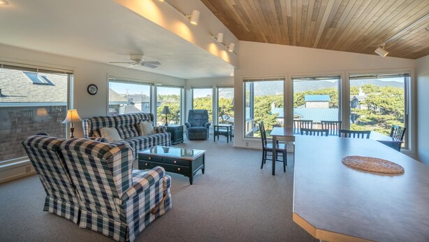 House, Multiple Beds (Manzanita Vacation Rental (MCA 1151)) | Living room - Manzanita Vacation Rental (Manzanita)