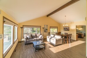 House, Multiple Beds (Necanicum West) | Living room
