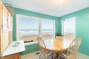 Private kitchen - On The Beach (Newport)