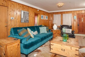 Living room - On The Beach (Newport)