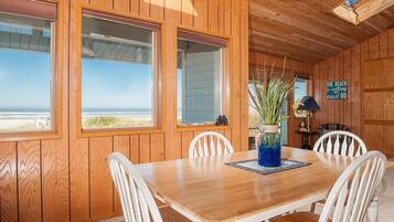 House, Multiple Beds (Pacific Rest) | Private kitchen