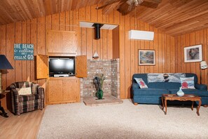 House, Multiple Beds (Pacific Rest) | Living room - Pacific Rest (Waldport)