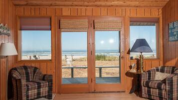 House, Multiple Beds (Pacific Rest) | Living room
