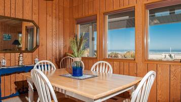 House, Multiple Beds (Pacific Rest) | Private kitchen