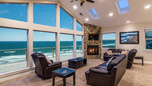 House, Multiple Beds (Pacific Breeze) | Living room - Pacific Breeze (Lincoln City)