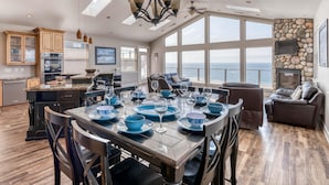 House, Multiple Beds (Pacific Breeze) | Dining - Pacific Breeze (Lincoln City)
