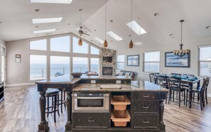 House, Multiple Beds (Pacific Breeze) | Private kitchen - Pacific Breeze (Lincoln City)