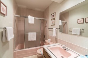Condo, Multiple Beds (Pacific Sands Resort # 18) | Bathroom