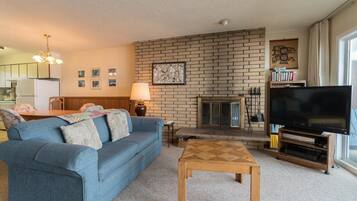 Condo, Multiple Beds (Pacific Sands Resort # 18) | Living room
