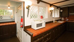 House, Multiple Beds (Pacific Way Villa) | Private kitchen - Pacific Way Villa (Gearhart)