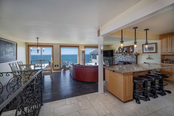 House, 2 Queen Beds (Pelican's Landing) | Private kitchen - Pelican's Landing (Depoe Bay)
