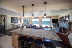 House, 2 Queen Beds (Pelican's Landing) | Living room - Pelican's Landing (Depoe Bay)