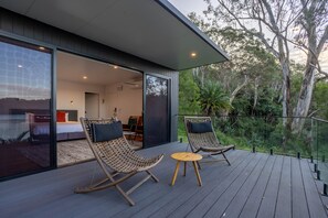 Cabana Deluxe | Roba de llit d'alta qualitat, minibar gratuït i escriptori 