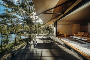 Peninsula Tent | 高級寢具、迷你吧贈品、書桌、遮光窗簾/窗簾