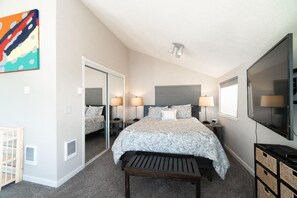House, 2 Queen Beds (Otter Rock Hideaway) | 3 bedrooms - Otter Rock Hideaway (Otter Rock)