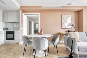 Interior - El Camp d'en Grassot i Gràcia Nova 2BR w/ pool, by Blueground (Barcelona)