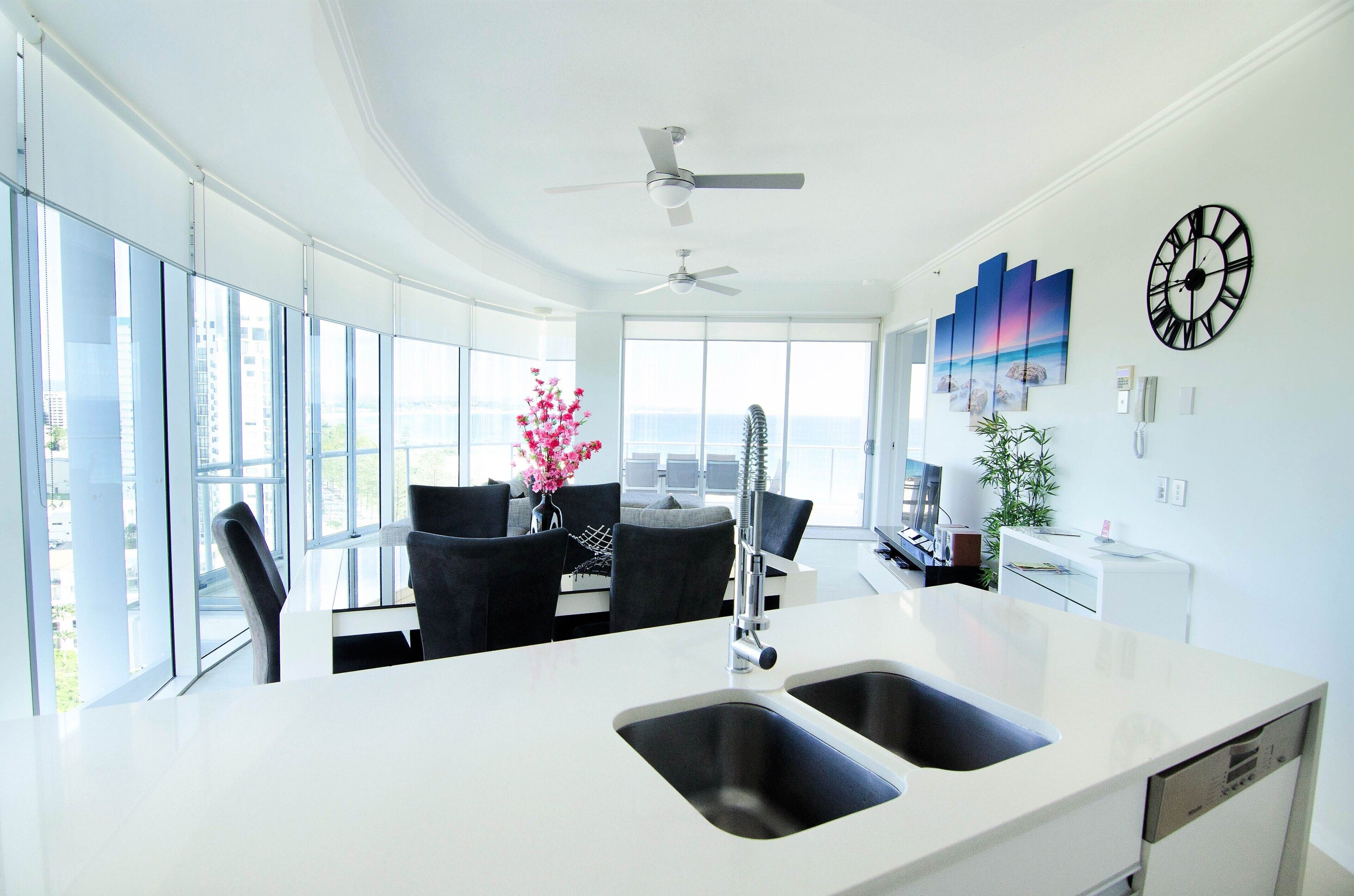  Reflections 1501 - 3Bed with ocean views Newly Refurbished — image 15