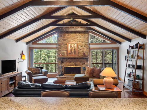 Angel Fire Whispering Pines Mountain retreat-lots of out door fun!