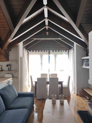 Fernseher, Kamin
