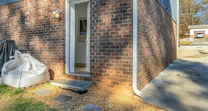 Stylish Basement APT 8 min from stone mountain