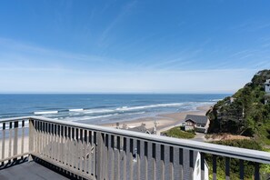 House, Multiple Beds (New Breakers) | Balcony - New Breakers (Lincoln City)