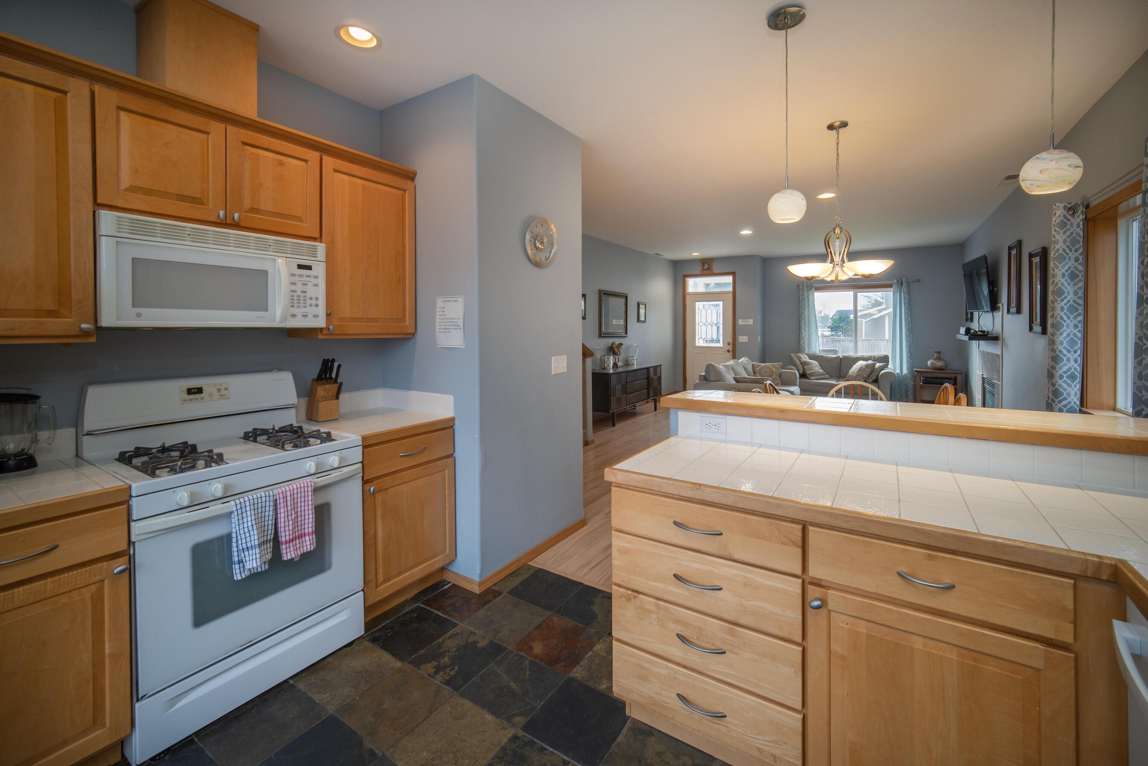 House, Multiple Beds (Necanicum House) | Private kitchen