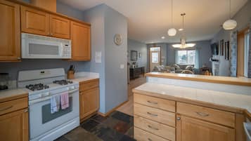 House, Multiple Beds (Necanicum House) | Private kitchen