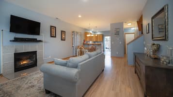 House, Multiple Beds (Necanicum House) | Living room
