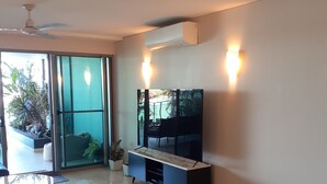 Interior - Stunning Ocean view Darwin (Stuart Park)