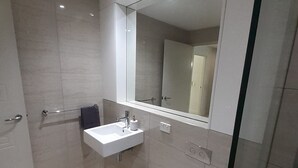 Bathroom - Stunning Ocean view Darwin (Stuart Park)