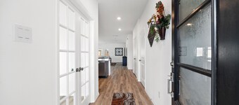 La Marque Spacious 4 Bedroom New home close to I-45 Hwy