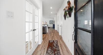 La Marque Spacious 4 Bedroom New home close to I-45 Hwy