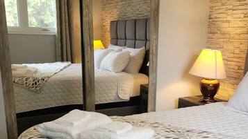 2 makuuhuonetta, silitysrauta/-lauta, ilmainen Wi-Fi, vuodevaatteet