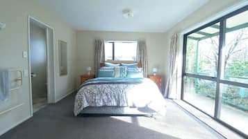 3 bedrooms, travel crib, free WiFi, bed sheets