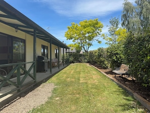 Terrace/patio - For The Whole Family in Hanmer Springs. Pets welcome. (Hanmer Springs)