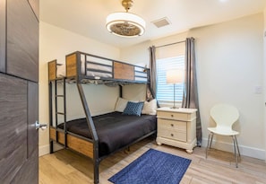 3 bedrooms, desk, iron/ironing board, free WiFi