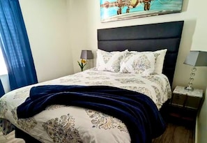 3 habitaciones, escritorio, tabla de planchar con plancha y wifi gratis