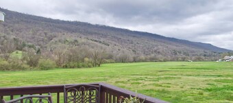 Unique Outdoorman's Dream! 25 Minutes to Chattanooga! Full Kitchen! Unique Stay