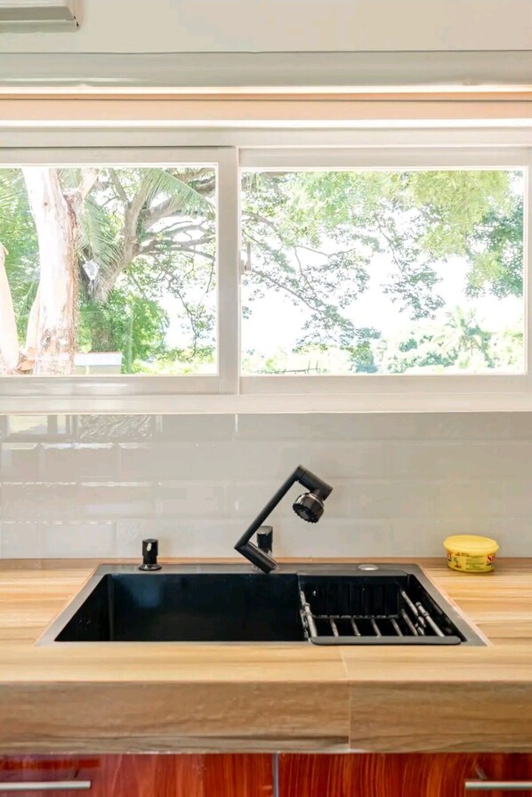 Cookware/dishes/utensils