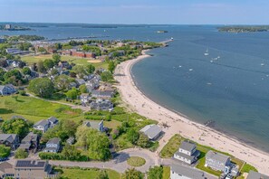 Beach nearby - Arlie`s Digs! - One Block To Willard Beach! (South Portland)