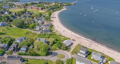 Arlie`s Digs! - One Block To Willard Beach!