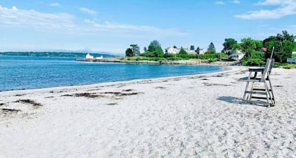 Arlie`s Digs! - One Block To Willard Beach!