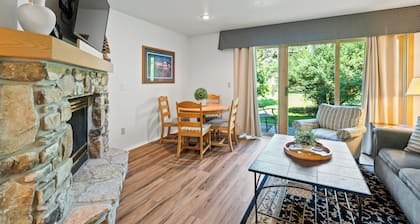 Private Condo-Walking distance to Downtown Fish Creek