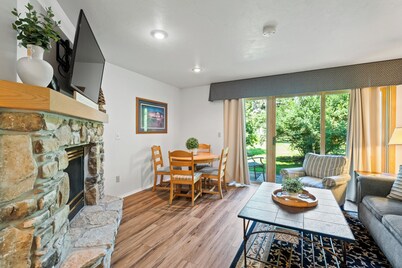 Private Condo-Walking distance to Downtown Fish Creek