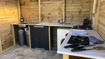 Fridge, stovetop