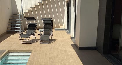 HouseSleeps6-Pool-Beach-Garden-Solarium-PetOK