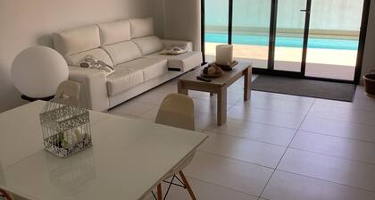 HouseSleeps6-Pool-Beach-Garden-Solarium-PetOK