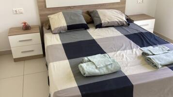 3 bedrooms, iron/ironing board, WiFi, bed sheets